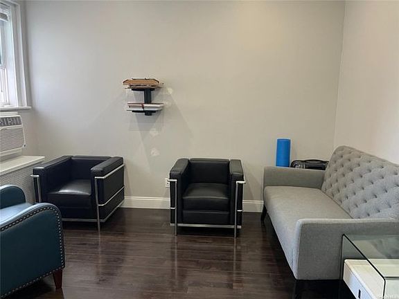 3rd image of 16 New St APT 2B