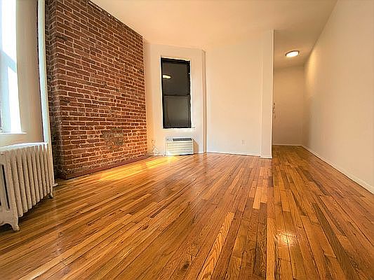4th image of 234 E 82nd St APT 1