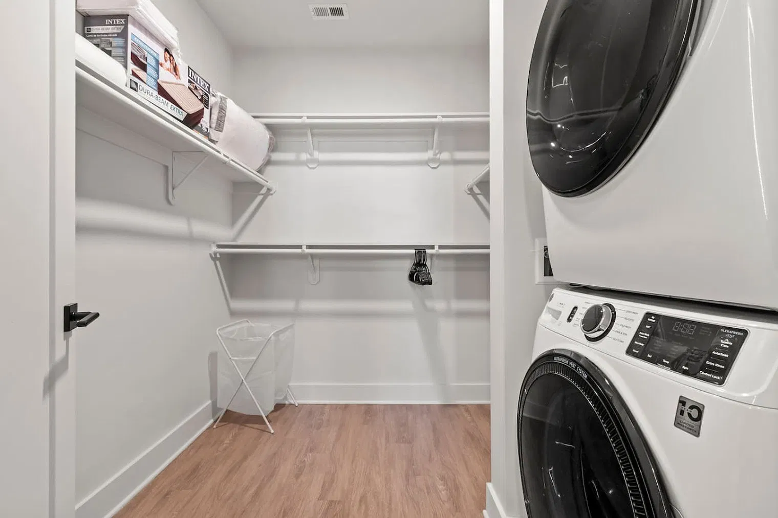 1 bed, 1.0 bath, 753 sqft, $4,428 — Photo 4
