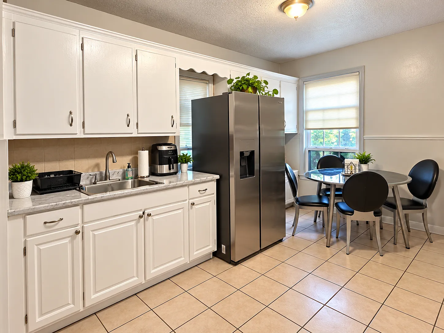 3 bed, 900 sqft, $2,800 — Photo 1