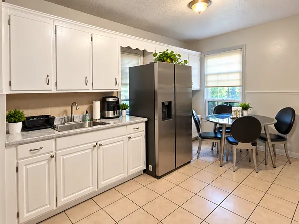 226 Paris St APT 1, Boston, MA 02128