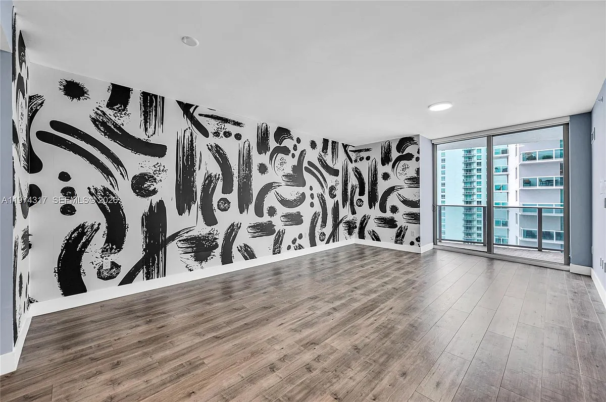 Building Photo - 488 NE 18th St #2403