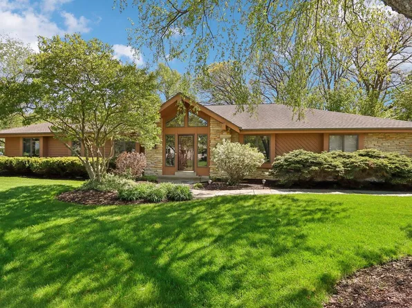 W236N6074 Pine TERRACE, Sussex, WI 53089