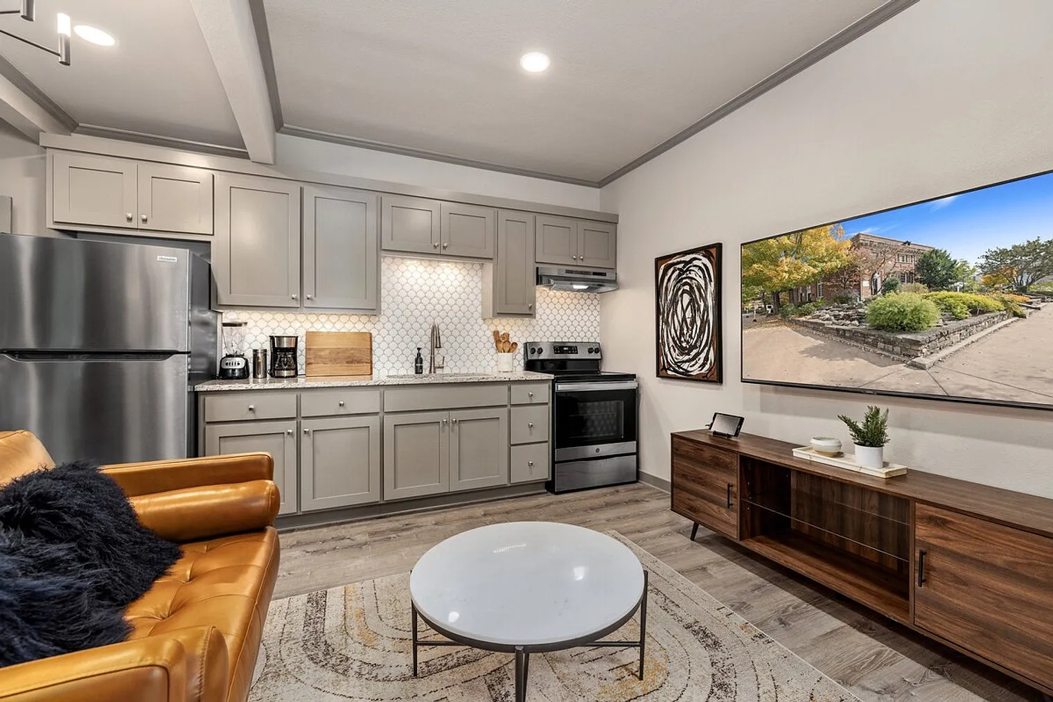 1 bed, 1.0 bath, 398 sqft, $3,000 — Photo 2