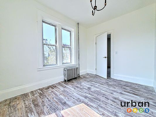 4th image of 361 Fenimore St APT 3R