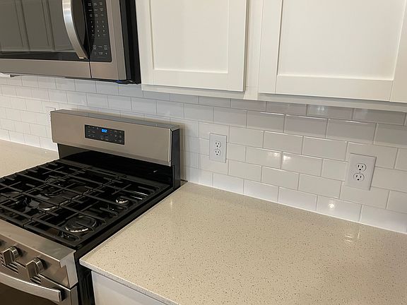 5th image of 1405 Irigoyen St