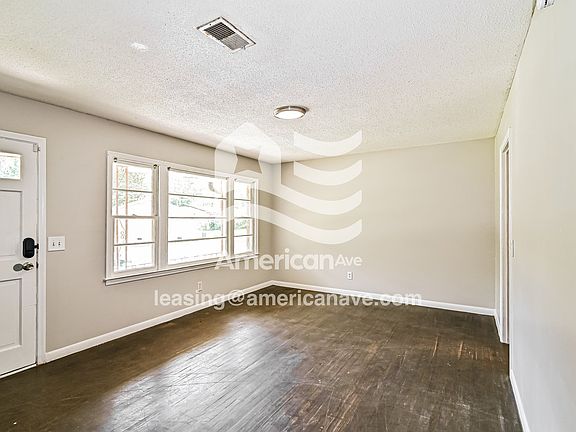 7487_004_living_room_3.jpg