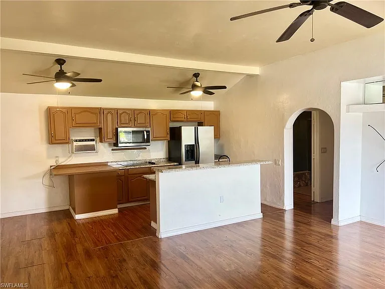 446 San Bernardino St — Photo 4