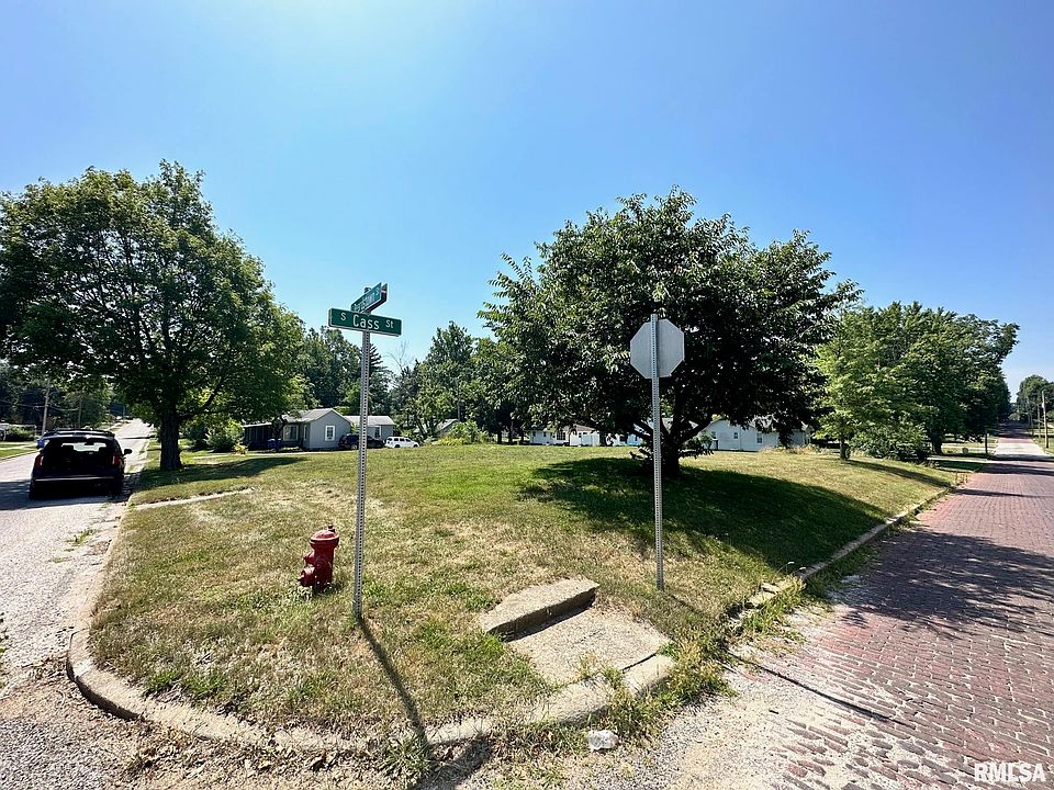 1st image of 300 E Beardstown St