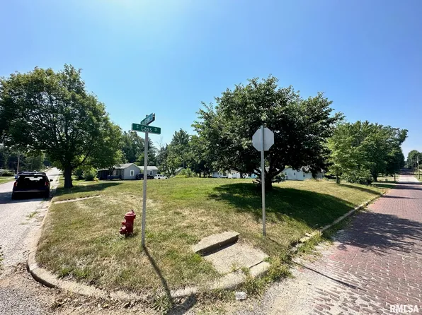 300 E Beardstown St, Virginia, IL 62691