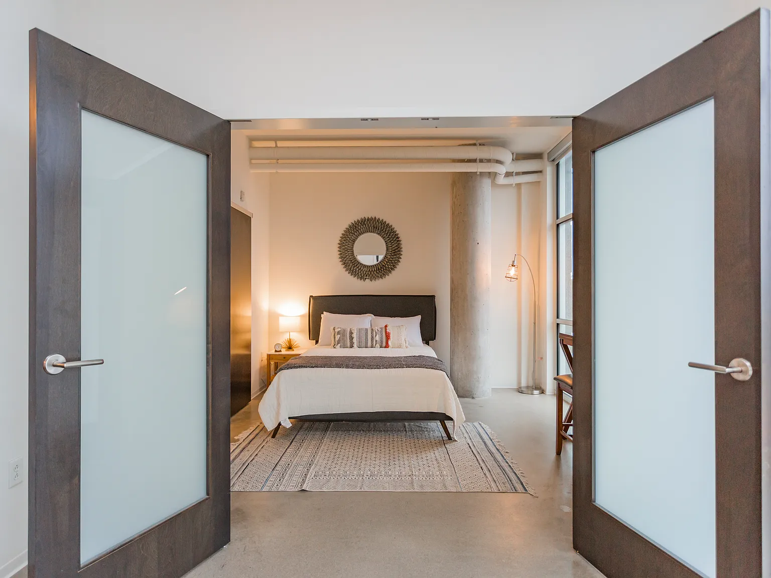 1 bed, 1.5 bath, 900 sqft, $2,500 — Photo 3
