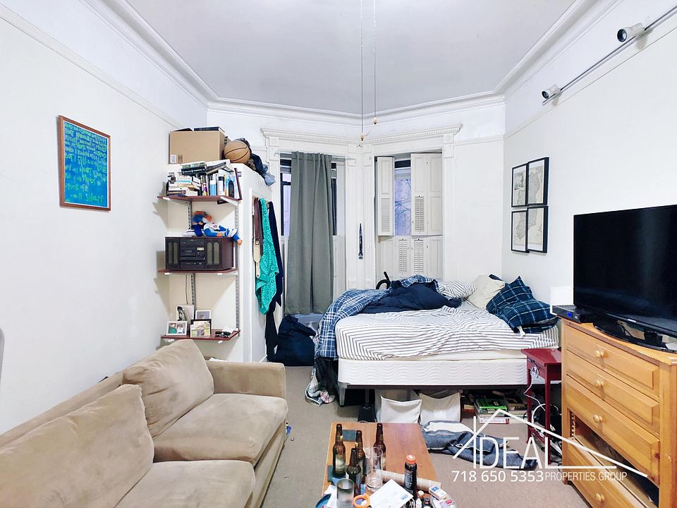 1st image of 46 Saint Johns Pl APT 1