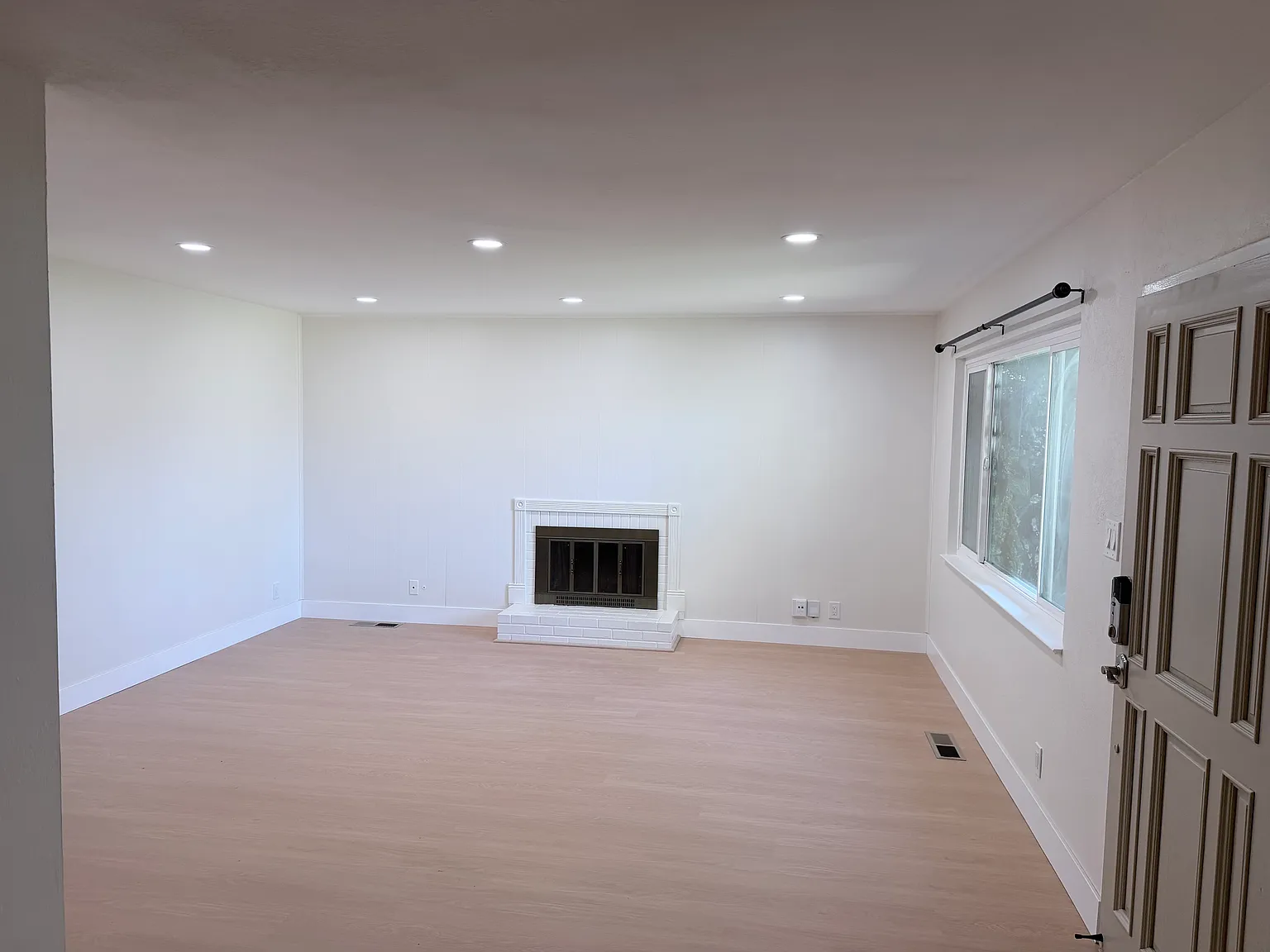 3 bed, 1560 sqft, $5,600 — Photo 4