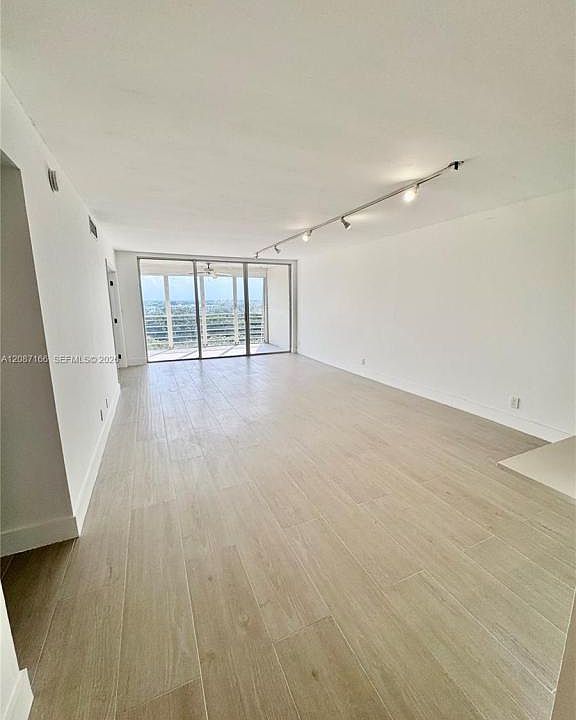 1st image of 575 Oaks Ln