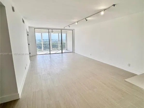 575 Oaks Ln, Pompano Beach, FL 33069