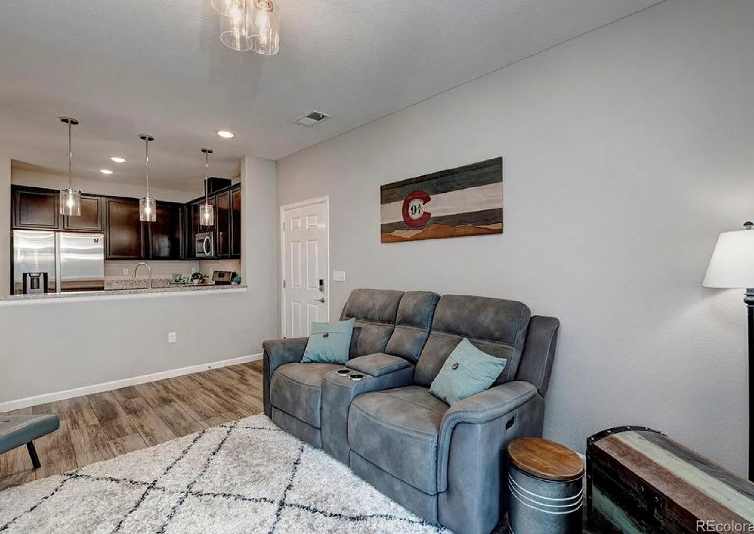 2 bed, 1.0 bath, 864 sqft, $1,695 — Photo 1