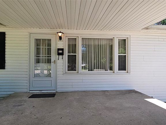 2nd image of 910 Aukerman St