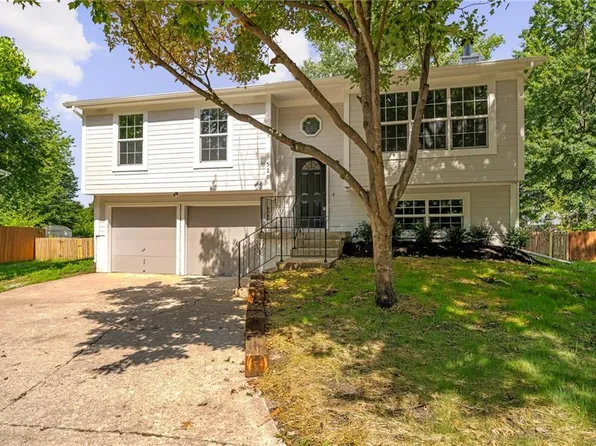 520 N Cedar St, Gardner, KS 66030