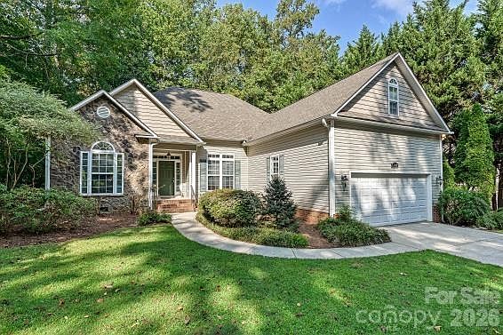 1st image of 2715 Lakeview Cir