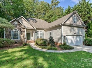 2715 Lakeview Cir, Matthews, NC 28105