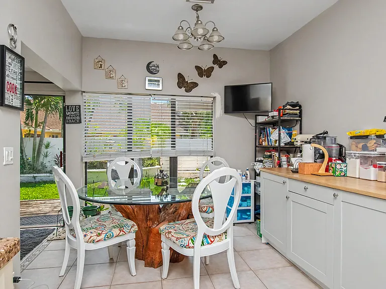 7678 Solimar Cir — Photo 20