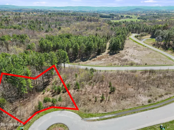 25 Old Farm Ln, Pittsfield, MA 01201