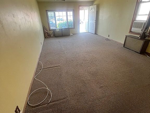 3rd image of 3190 Avenue W W