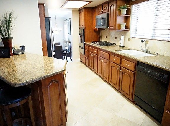 5th image of 2038 W 176th St