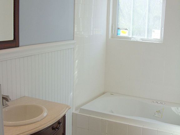 5th image of 126 Eastern Ave Unit B