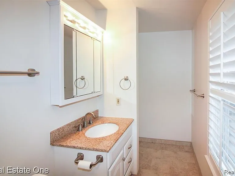 1520 Porter Cir — Photo 8