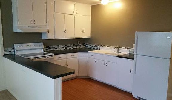 3rd image of 202 Avenue F APT 2