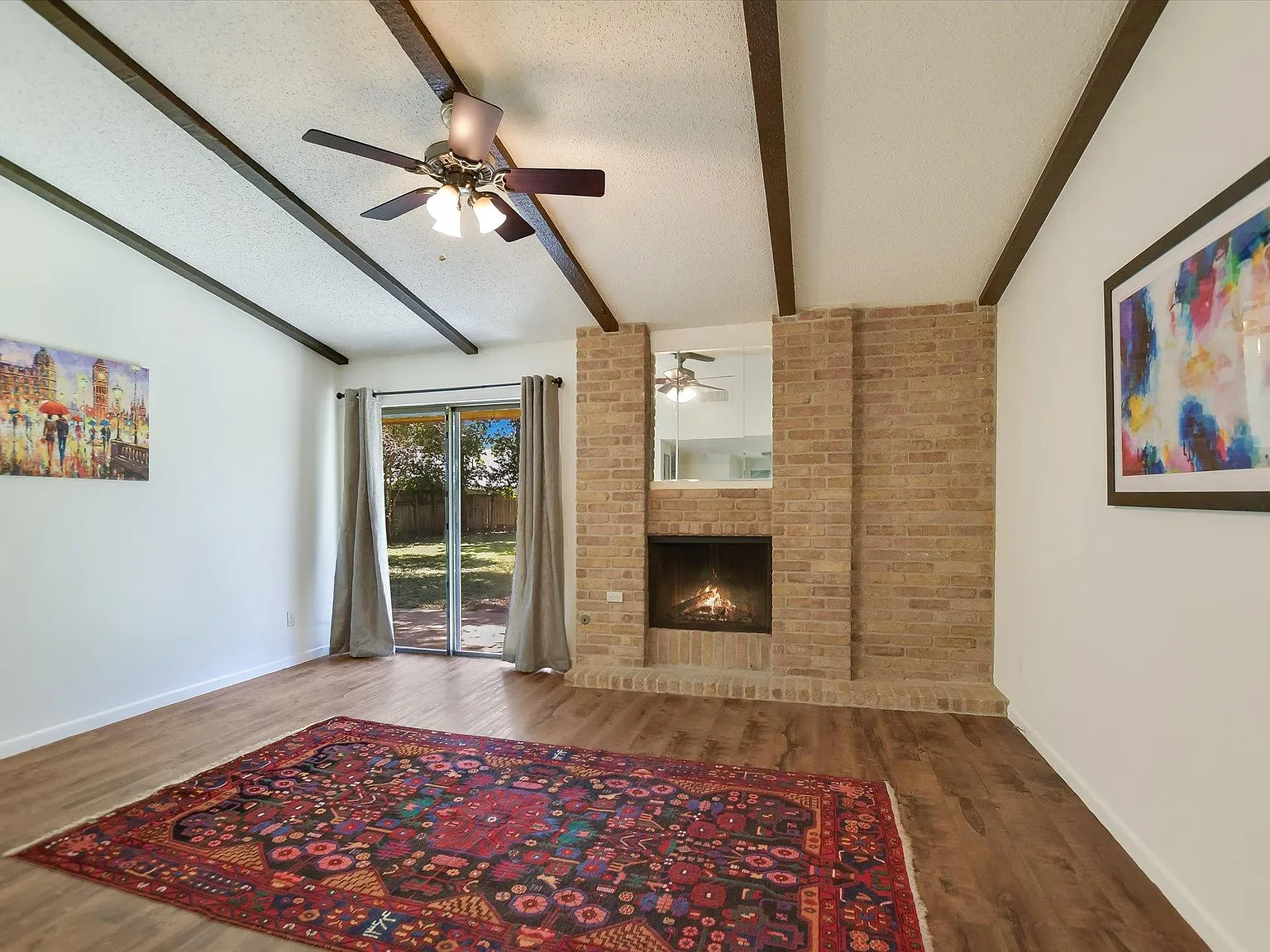 3 bed, 2.0 bath, 1352 sqft, $2,350 — Photo 2