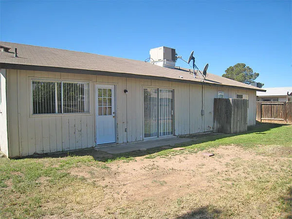 1818 W Portobello Ave — Photo 2