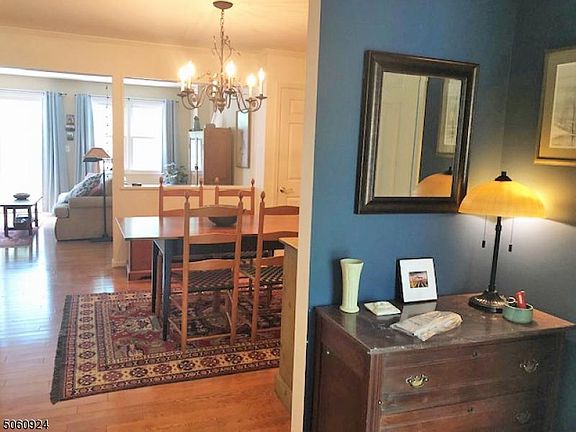 3rd image of 100 Carriage Ln #100