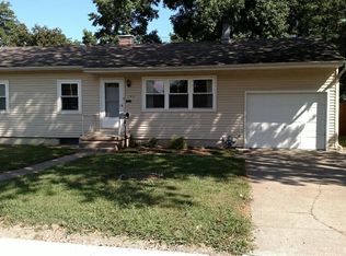 915 W Poplar St, Mascoutah, IL