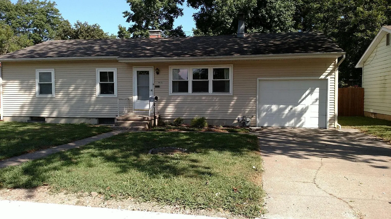 915 W Poplar St photo 1