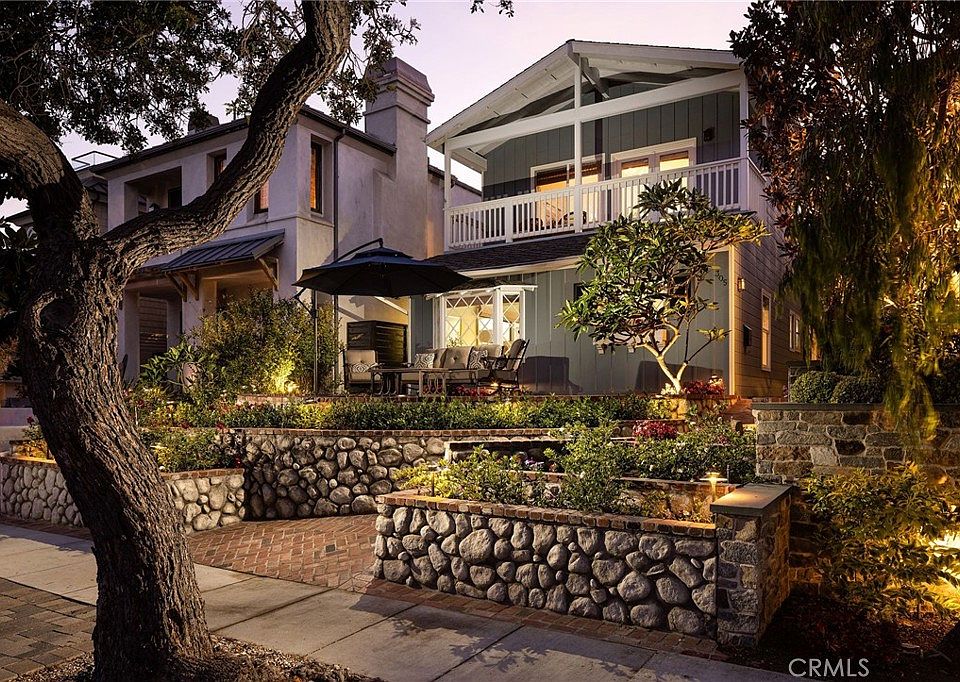 1st image of 305 Poinsettia Ave