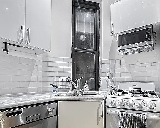 2nd image of 340 E 55th St APT 1C