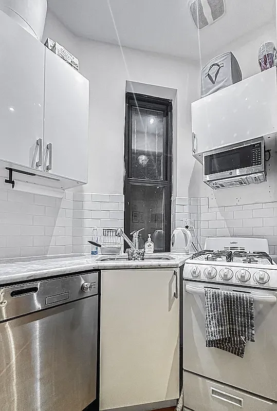 Building Photo - 340 E 55th St #1C
