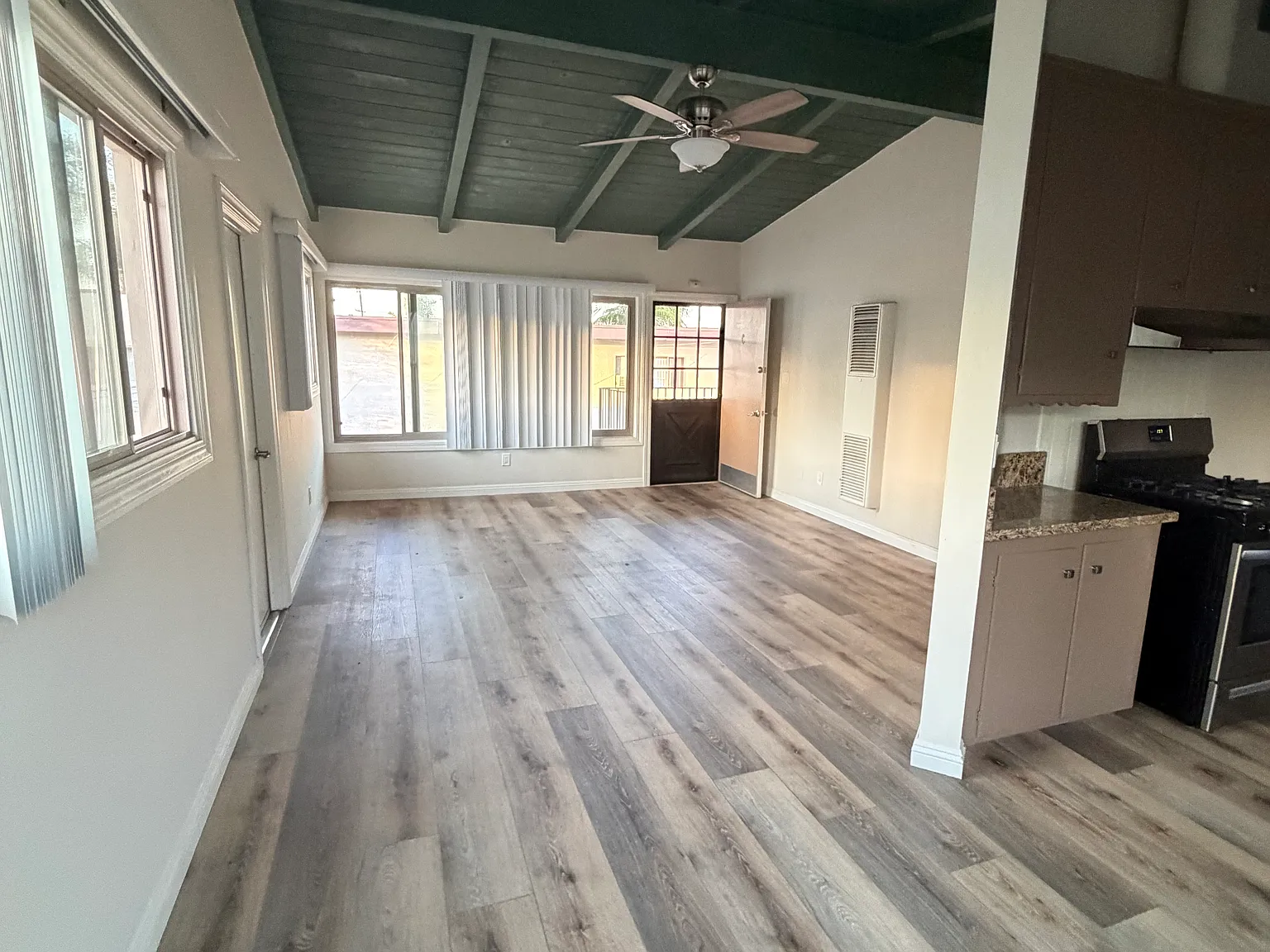 1 bed, 800 sqft, $2,395 — Photo 2