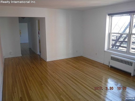 5th image of 2350 Linwood Ave #4C-504C