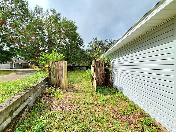 4th image of 7065 Weatherwood Dr