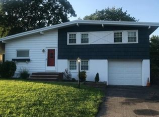 60 Mountain Ave, Pompton Plains, NJ 07444