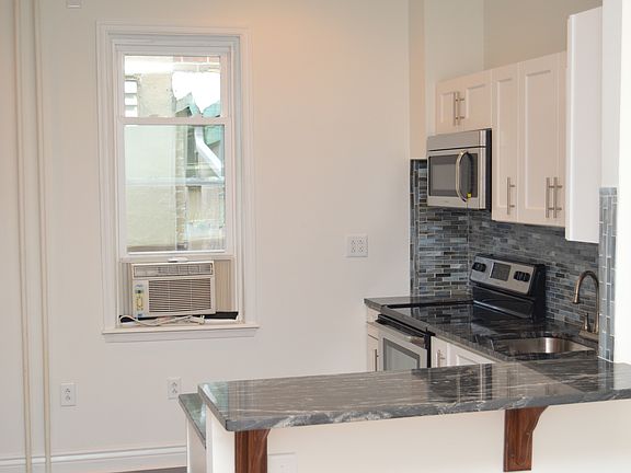 5th image of 2661 E Norris St