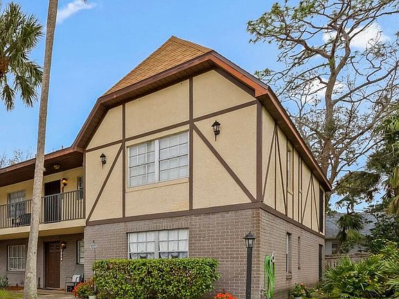 5th image of 2999 Sir Hamilton Cir #9