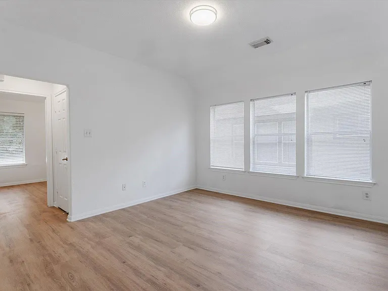 15 Benedict Canyon Loop — Photo 16