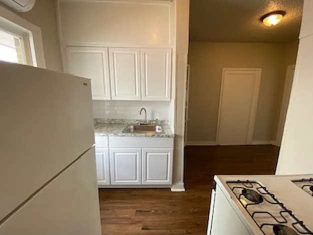 1946 Fairmount Ave #202 — Photo 8
