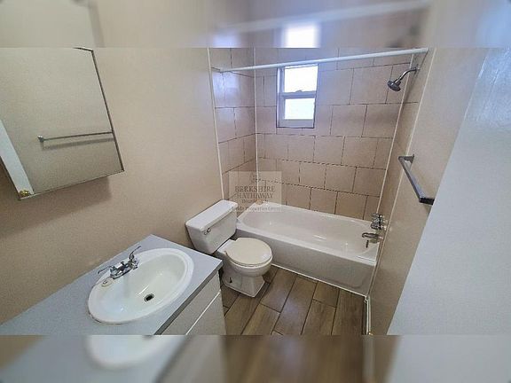 4th image of 199 NW 9th Ave APT 12