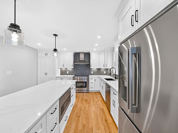 5th image of 305 Ridge St