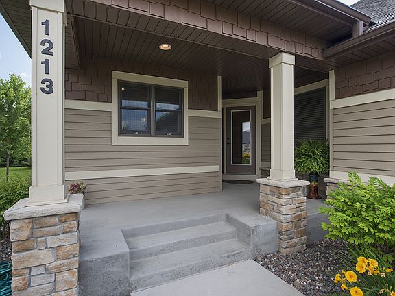 4th image of 1213 Lakemoor Pl